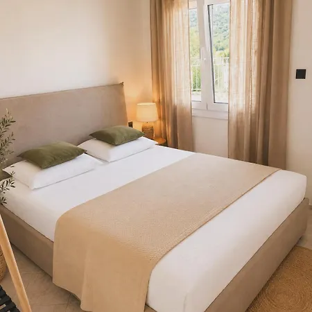 Theonprivehouse Koinira